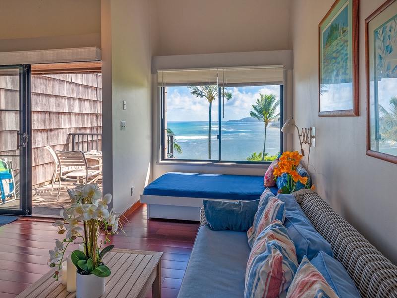 Sealodge E6 oceanfront living room with view to Kilauea lighthou