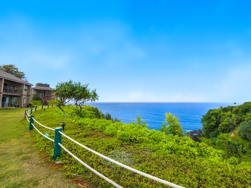 The beautifully maintained grounds at Pali Ke Kua, which look out over the sparkling Pacific Ocean. 