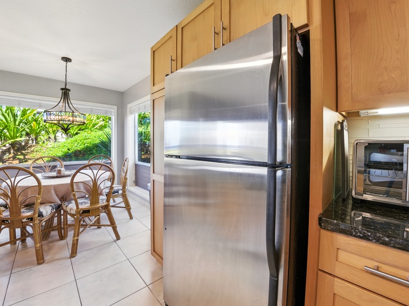The full size fridge and freezer mean you can stop at Costco on your way up to Princeville, and load up on all the groceries you might need for your stay! 