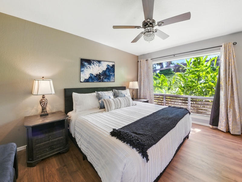 The queen bedroom at Pali Ke Kua 132, which is air-conditioned for your comfort, and features a wall of windows for your viewing pleasure!