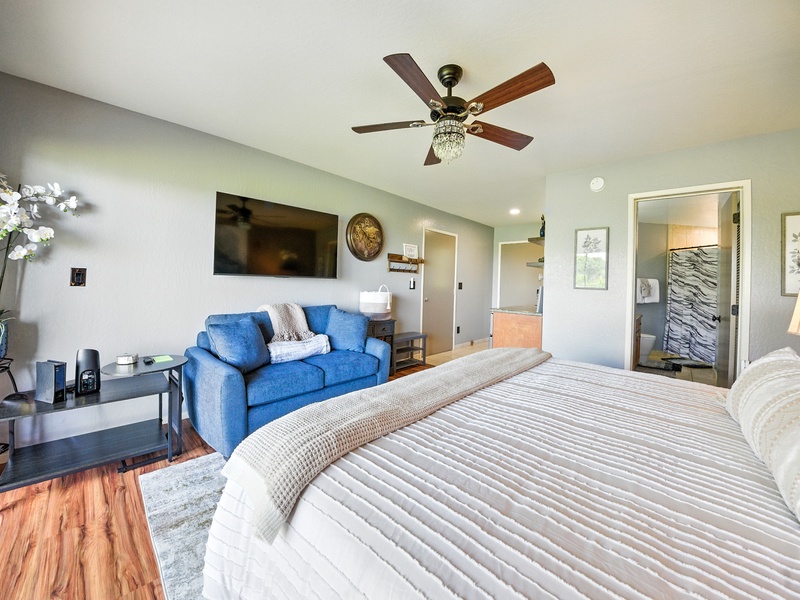 In addition to the portable air-conditioner, unit 131 also has a ceiling fan, and slatted louvre windows to help the trade winds circulate and cool the space down.