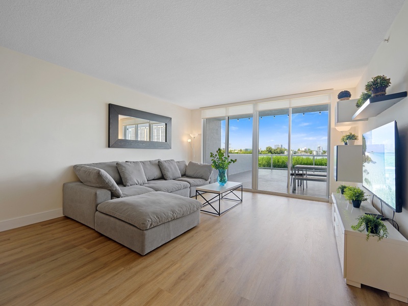 Golden Bay 302