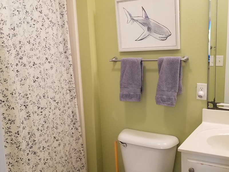 front bathroom towel rack & decoration