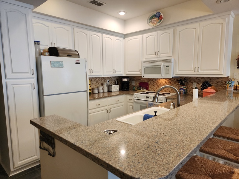 kitchen & bar