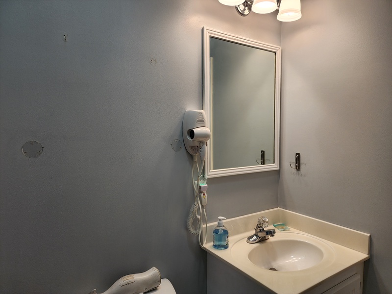 front bathroom sink & mirror