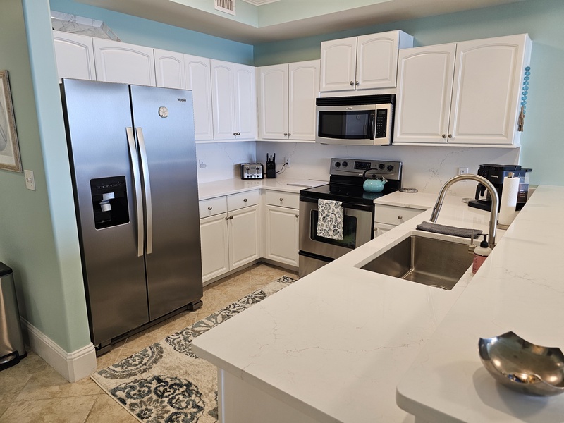 Full well-equipped kitchen.