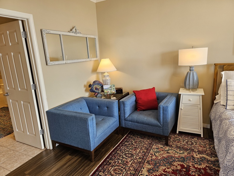 Quaint seating area in Master
