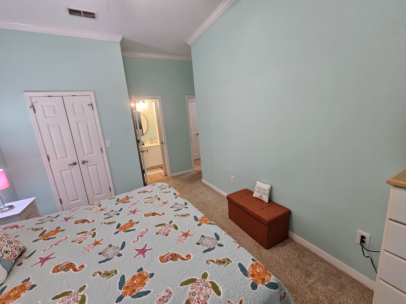 King bedroom with ensuite bath