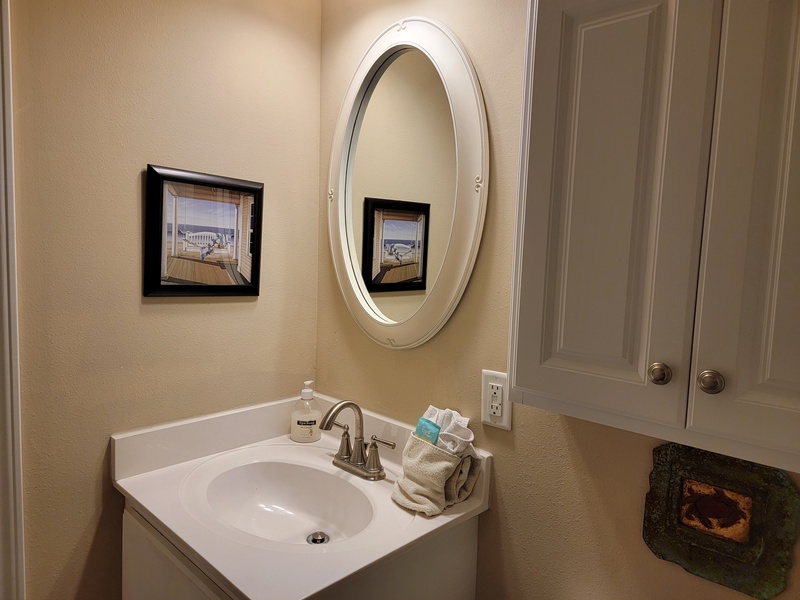 front bathroom sink & mirror
