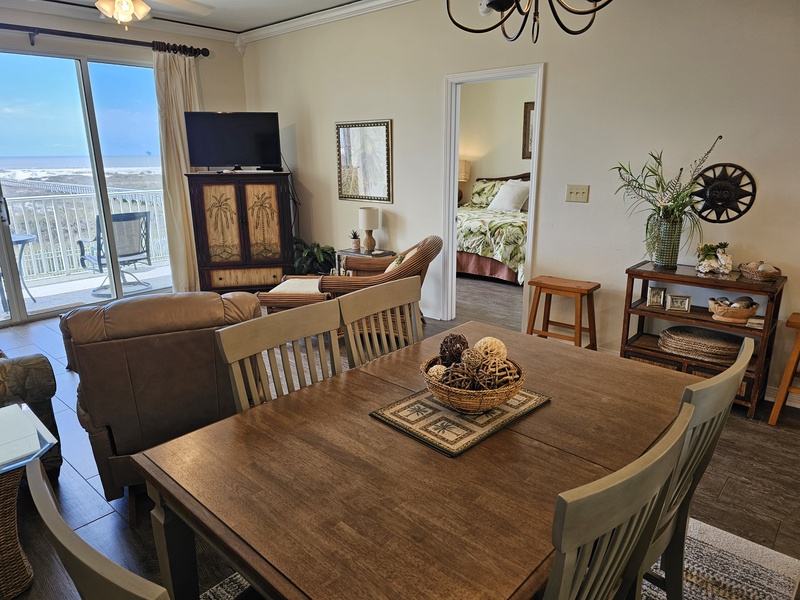 dining area & door to master bedroom