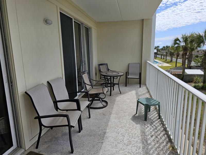 balcony table & chairs