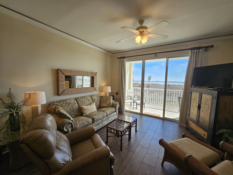 Living Room with beautiful view!