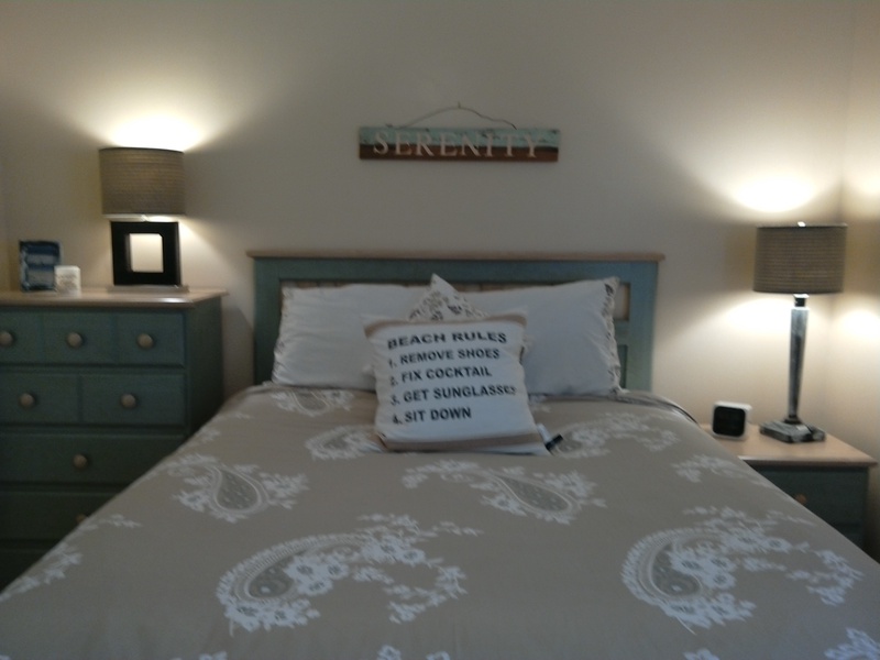 bedroom bed