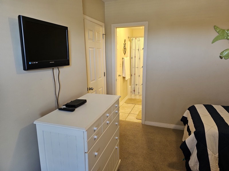 2nd bedroom has ensuite bath