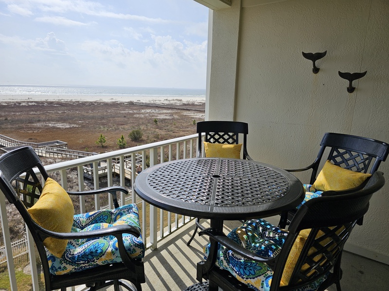 Enjoy a meal on the balcony.