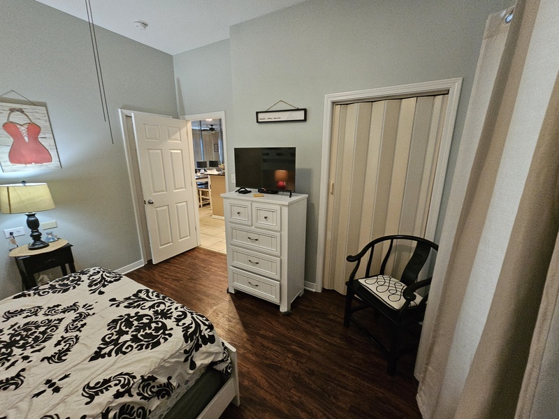 Guest bedroom 