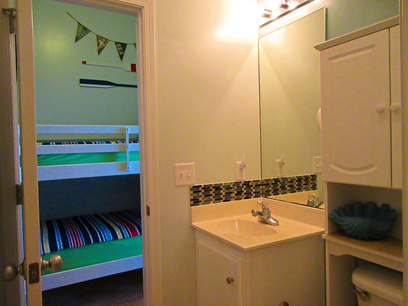 2nd bathroom sink & mirror