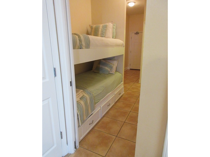 hallway & entryway