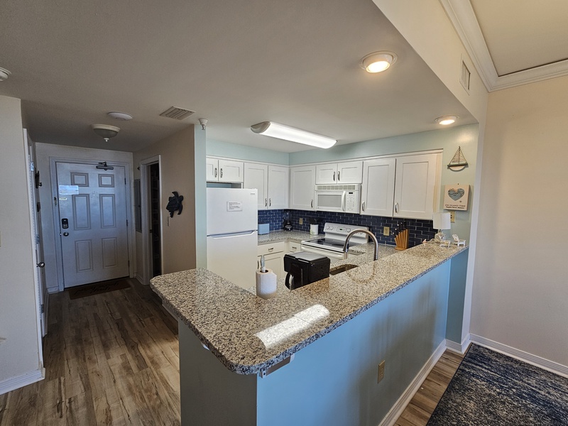 Bar to kitchen
