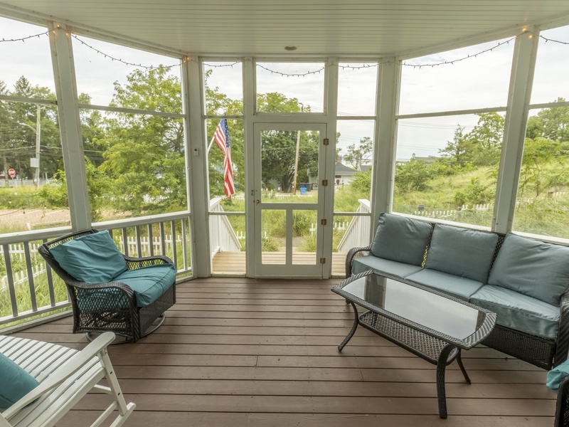 Main Level | Screened in Porch