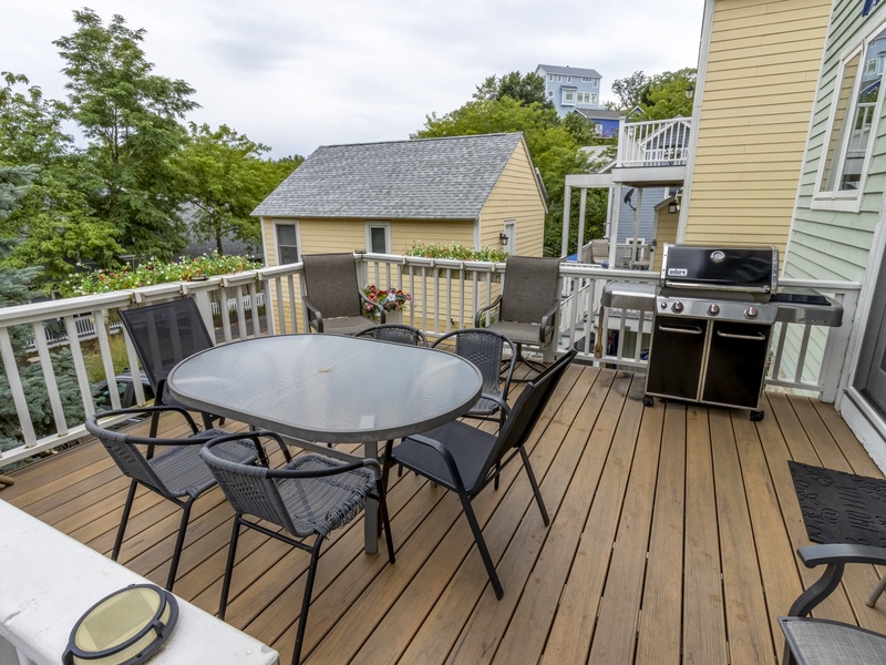 Main Level | Back Deck