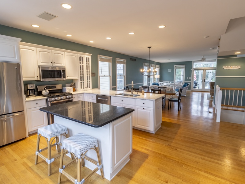 Main Level | Kitchen | Dining