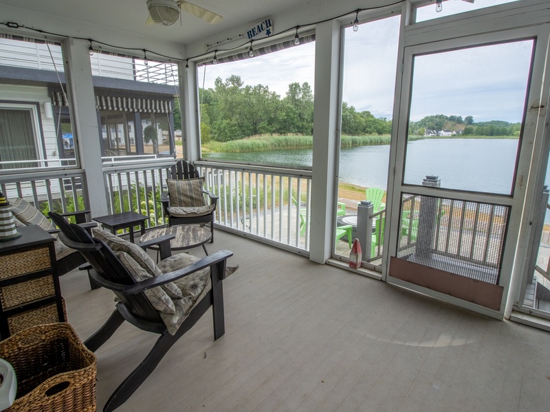 Main level | Screened-in Porch