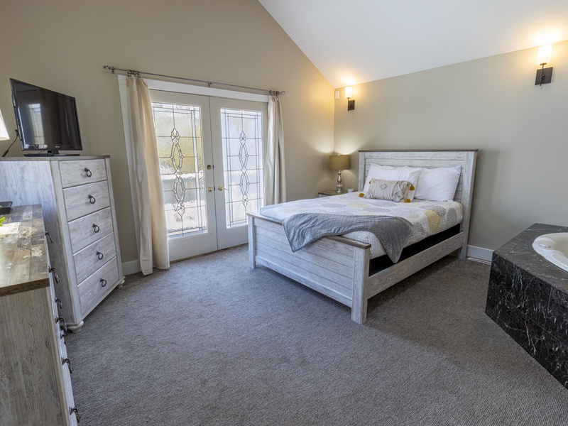 Coach House | Bedroom 7 | Queen