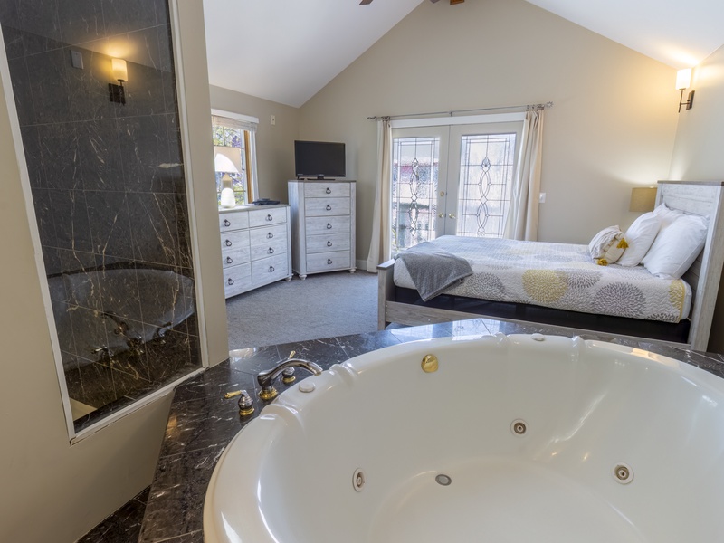 Second Level | Jetted Tub