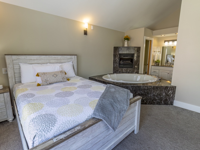 Coach House | Bedroom 7 | Queen | Full Bath