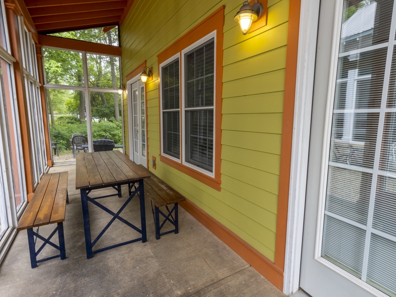 Main Level | Screened in Porch