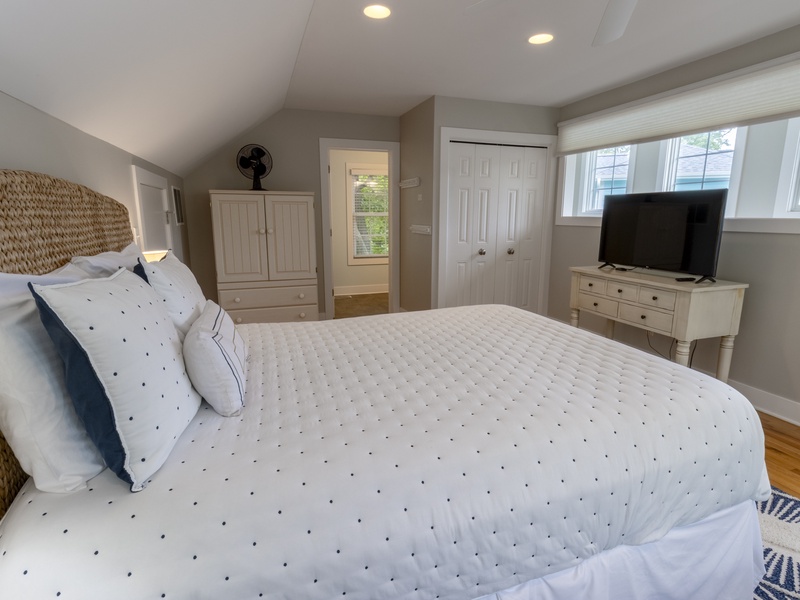 Second Level | Bedroom 2 | Queen | Twin Converts to King | Attac