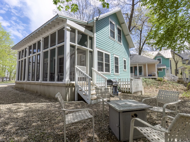 Backyard | Fire Pit | Gas Grill