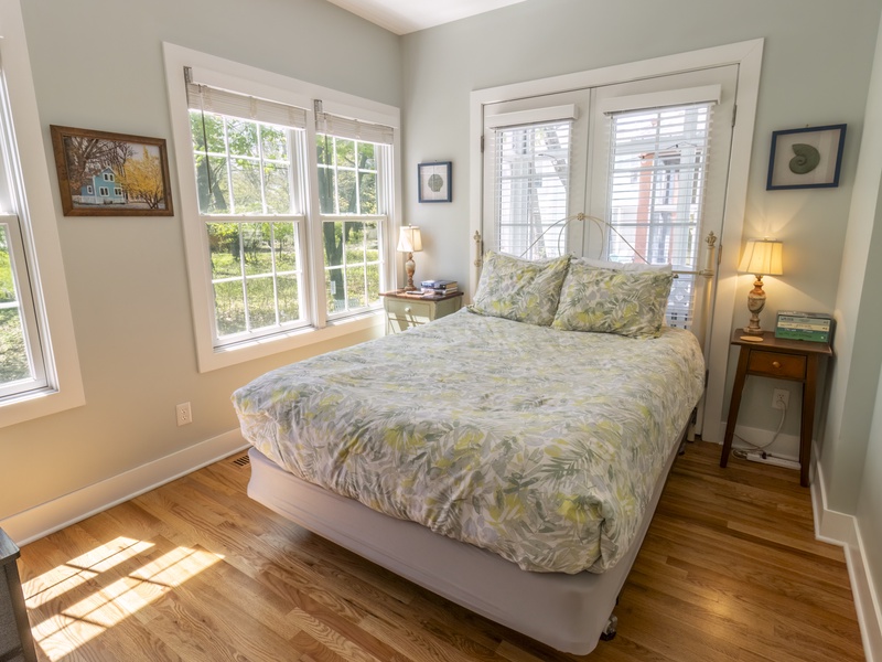 Main Level | Bedroom 1  Queen