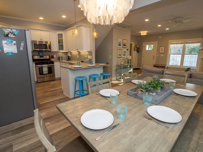 Main Level | Dining Room 