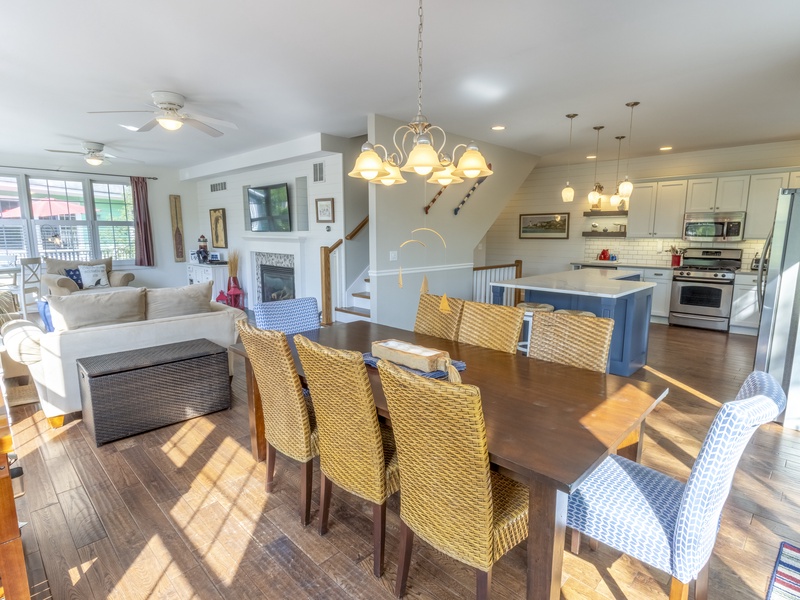 Main Level | Dining | Kitchen | Living Room 