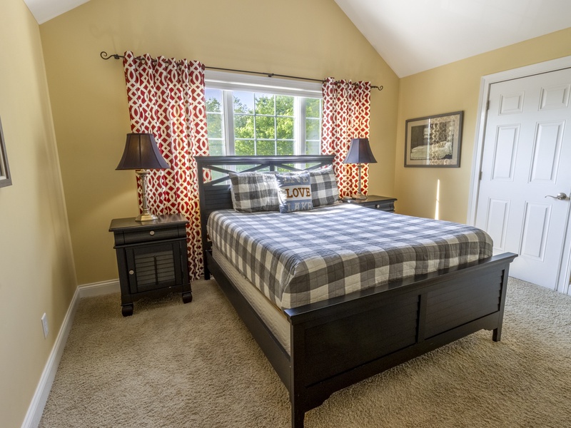 Third Level | Queen | Attached Bath