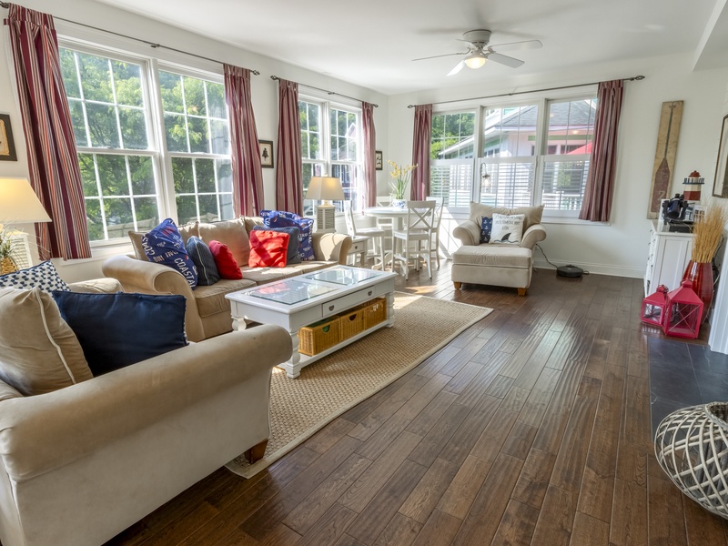 Main Level | Living Room