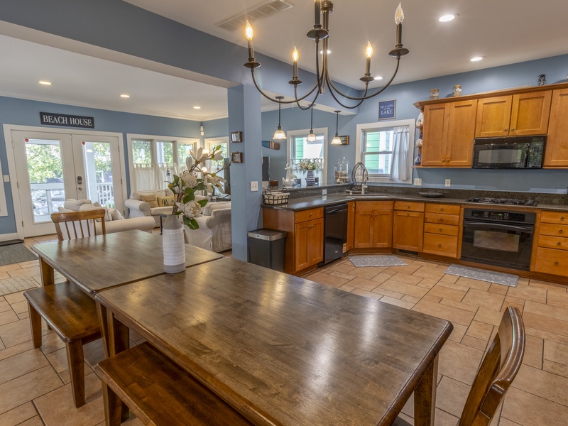 Main Level | Dining | Kitchen