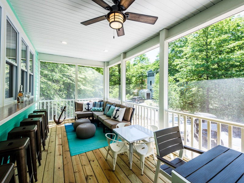 Outside | Screened Porch 