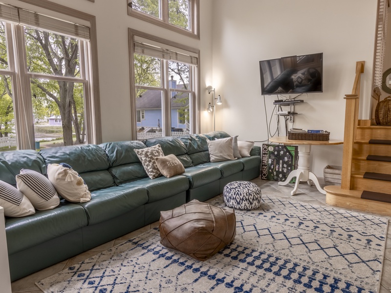 Main Level | Sunroom | Attached Screened-in Porch