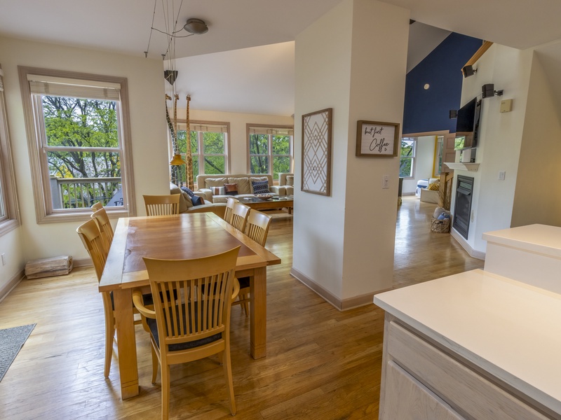 Second Level | Dining 