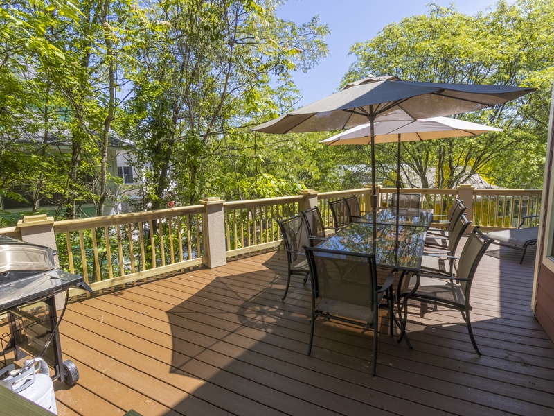 Second Level | Outdoor Dining 