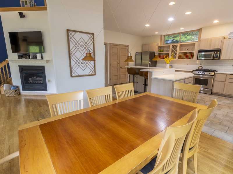 Second Level | Dining