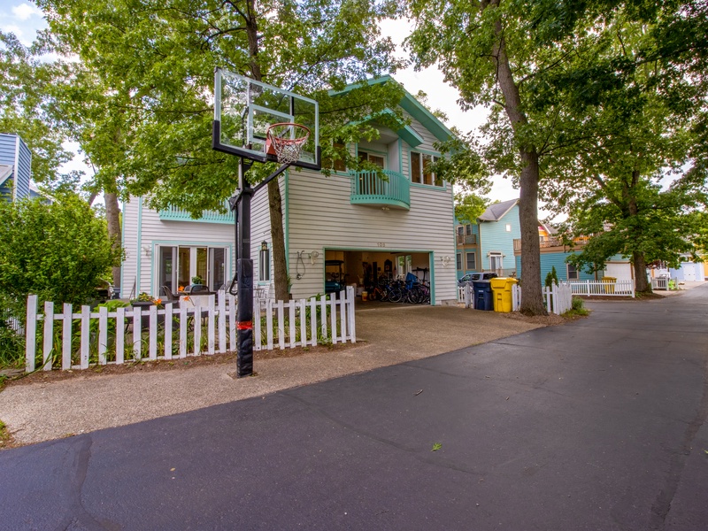 Backyard | Basketball Hoop