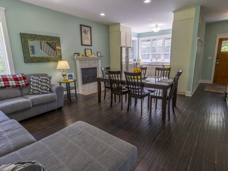 Main Level | Dining Room 