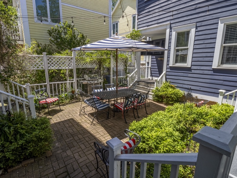 Outside Living | Patio with Grill I Dining