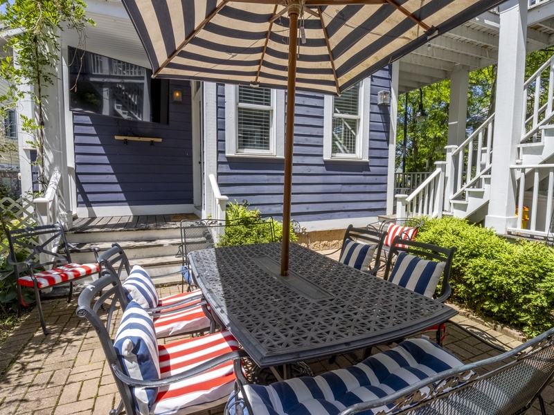 Outside Living | Patio with Grill | Dining