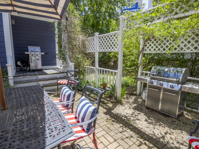 Outside Living | Patio with Grill | Dining