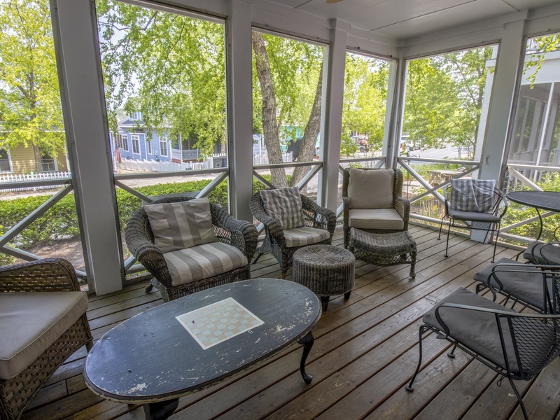 Main Level | Screened in Porch